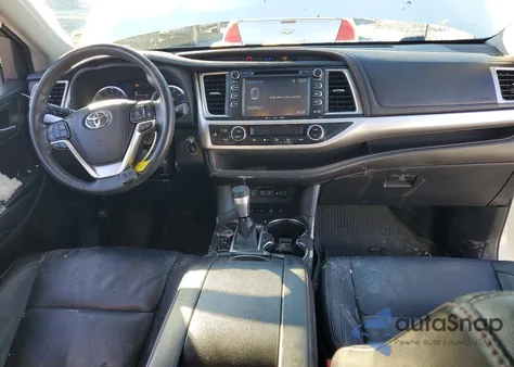 2018 Toyota Highlander Se z USA, uszkodzony, nr VIN 5TDJZRFHXJS865889